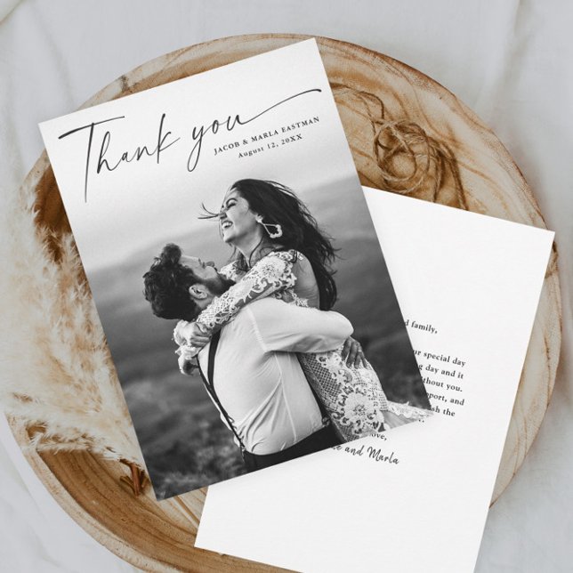 Tarjeta De Agradecimiento Boda fotográfico de escritura moderna (Elegant and modern script wedding photo thank you cards.)