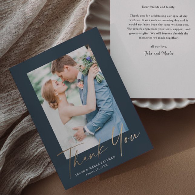 Tarjeta De Agradecimiento Boda fotográfico de guiones dorados (Elegant gold script wedding photo thank you cards.)