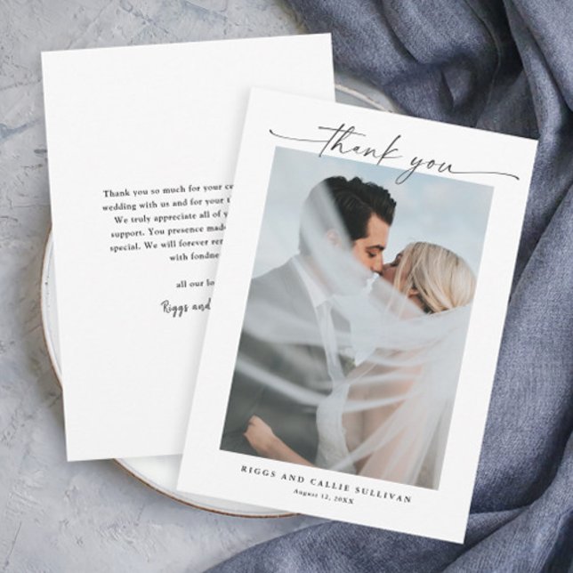 Tarjeta De Agradecimiento Boda fotográfico de guiones simples (Elegant script black and white modern wedding photo thank you card.)