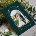Tarjeta De Agradecimiento Boda fotográfico de las estrellas de luna mística<br><div class="desc">Moda mística Oro Verde Sol Luna Estrellas Celestiales Espacio Astronómico Boda de fotos Gracias Cartas presenta el sol, la luna y las estrellas con un marco dorado que rodea tu foto favorita sobre un fondo verde. Al contrario, añada el mensaje de agradecimiento de su personalizado y una imagen adicional. Personalice...</div>