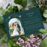 Tarjeta De Agradecimiento Boda fotográfico de las estrellas de luna mística<br><div class="desc">Moda mística Oro Verde Sol Luna Estrellas Celestiales Boda de fotos Espacio Gracias Cartas presenta el sol, la luna y las estrellas con un marco dorado que rodea tu foto favorita en un fondo verde. Personalice editando el texto en los cuadros de texto proporcionados y agregando su foto favorita. FOTO...</div>