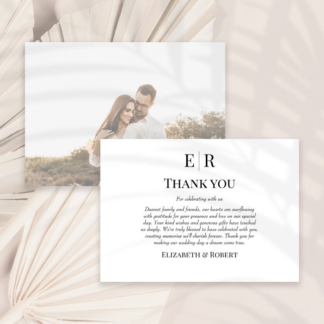 Tarjeta De Agradecimiento Boda fotográfico de Monograma Negro y Blanco (Black and White Monogram Custom Photo Wedding Thank You Card on a sunny white dry palm leaf.)