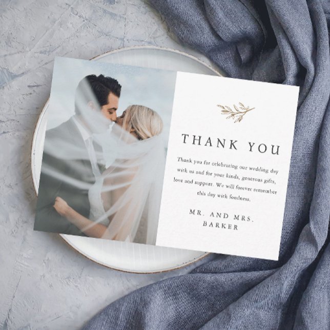 Tarjeta De Agradecimiento Boda fotográfico de ramas de oro simples (Elegant simple wedding photo thank you card with minimal greenery leaves gold branch detail.)