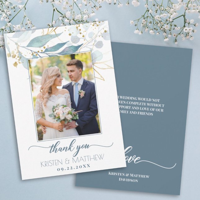 Tarjeta De Agradecimiento Boda fotográfico elegante de acuarela azul turbio (Dusty blue greenery photo wedding thank you card with gold accents for a beautiful boho design.)
