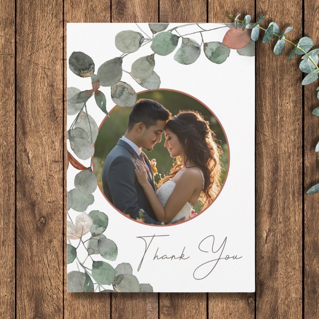 Tarjeta De Agradecimiento Boda fotográfico mínimo de eucalipto verde óxido (Minimal Rust Green Eucalyptus Wreath Photo Wedding Thank You Card)