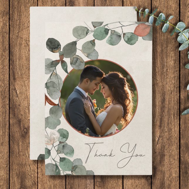 Tarjeta De Agradecimiento Boda fotográfico mínimo de eucalipto verde óxido (Minimal Rust Green Eucalyptus Wreath Photo Wedding Thank You Card)