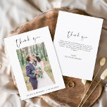 Tarjeta De Agradecimiento Boda Gracias Foto Minimalista<br><div class="desc">Boda romántico Gracias Cartas que tienen una foto en la parte delantera y trasera. Las tarjetas de agradecimiento contienen una moderna tipografía de escritura cursiva con letras a mano que son elegantes,  simples y modernas para usar después de la minimalista celebración del día de la boda.</div>