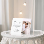 Tarjeta De Agradecimiento Boda Gracias Foto Minimalista Moderna<br><div class="desc">Boda Gracias Cartas que tienen una foto en el frente y en la parte de atrás. Las tarjetas de agradecimiento contienen una moderna tipografía de escritura cursiva con letras a mano que son elegantes,  simples y modernas para usar después de la celebración del día de la boda.</div>