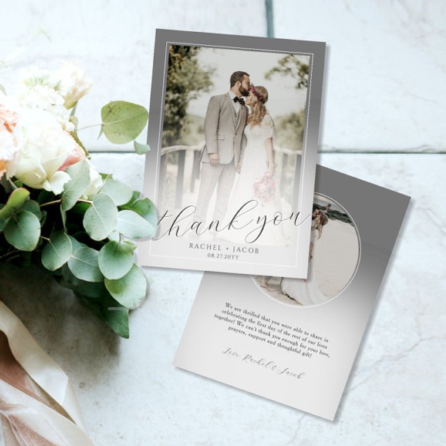 Tarjeta De Agradecimiento Boda Gris de 2 fotos con guión moderno Gracias (Subido por el creador)