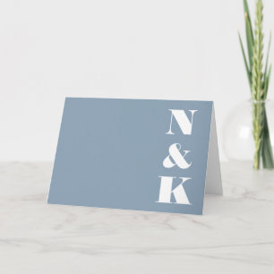 Tarjeta De Agradecimiento Boda minimalista moderna con monograma en azul pol
