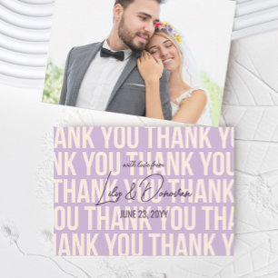 Tarjeta De Agradecimiento Boda moderna tipografía blanca y lila