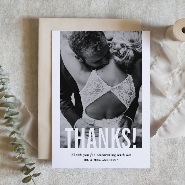 Tarjeta De Agradecimiento Boda Vertical Moderna con Superposición Recortada (Subido por el creador)