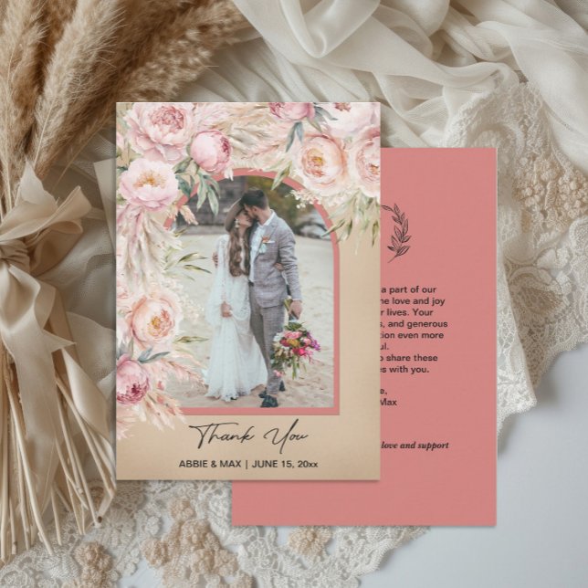 Tarjeta De Agradecimiento Boho Rubor Terracotta Arch Foto Monograma Boda (Boho blush pink floral, terracotta, and pampas grass arch-photo wedding thank you card)