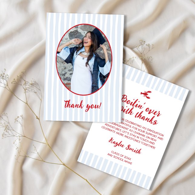 Tarjeta De Agradecimiento Boilin’ Over con Gracias Graduación De Langosta Fo (Boilin’ Over with Thanks Crawfish Graduation Photo Thank You Card)