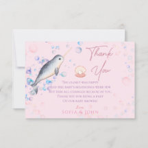 Bonito bebé oceánico Narwhal y burbujas Gracias au