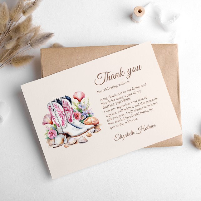 Tarjeta De Agradecimiento Botas de Vaquera Costeñas Boho para Padrinos de Bo (Boho Coastal Cowgirl Boots Bridal Shower Thank You Card on a boho table.)