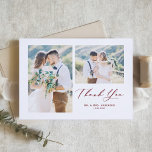 Tarjeta De Agradecimiento Caligrafía caprichosa Boda de Collage de fotos roj<br><div class="desc">Envía tu gratitud a los invitados por ser parte de tu día especial con esta tarjeta de agradecimiento de collage de fotos de personalizable. Presenta una escritura caprichosa y una tipografía clásica. Personalizado añadiendo tus propios detalles y presentando tus fotos favoritas de bodas.</div>