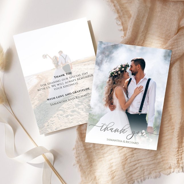 Tarjeta De Agradecimiento Caligrafía guión plateado Gracias Boda Foto (Wedding silver thank you card with elegant calligraphy script. )