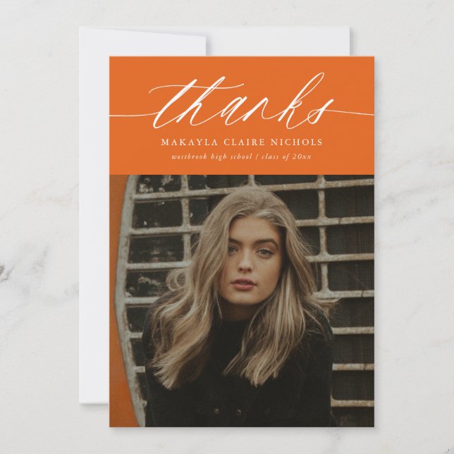 Tarjeta De Agradecimiento Caligrafía moderna dos fotos naranja graduación (Anverso)
