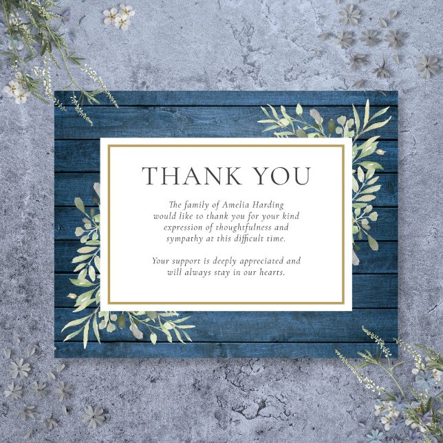Tarjeta De Agradecimiento Celebración de la Vida Funeral Vegetación Rústica  (Blue Rustic Greenery Funeral Celebration of Life Thank You Card)