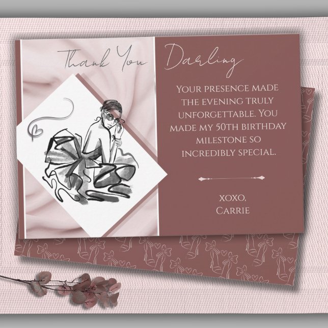 Tarjeta de agradecimiento Chic Couture Fifty con e (Chic Fashionably Fifty thank you card with couture sketch and stiletto pattern.)