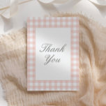 Tarjeta De Agradecimiento Chica clásico rosado de Gingham Baby Shower<br><div class="desc">Diga gracias a sus amigos y familiares por asistir a su ducha de bebé con esta elegante tarjeta de agradecimiento de gingham rosa.</div>