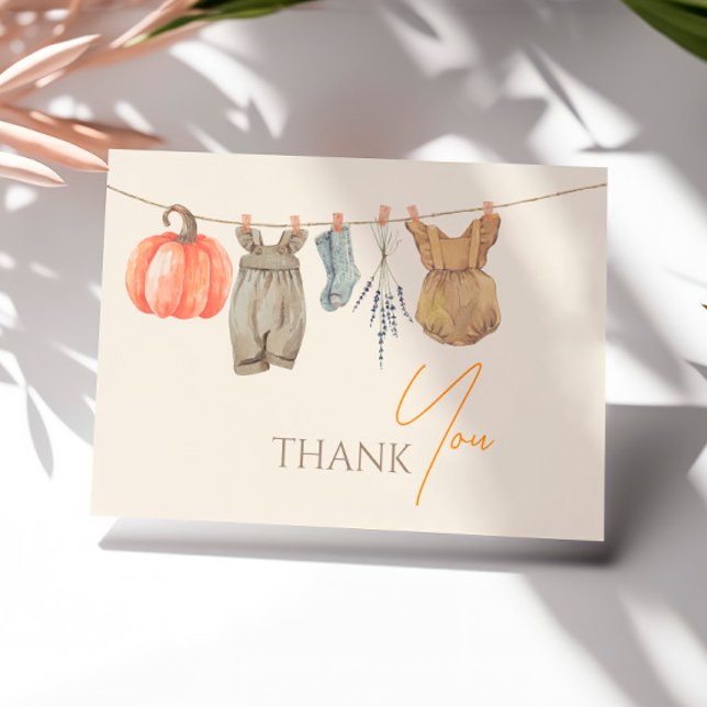 Tarjeta De Agradecimiento Chica de ropa de calabaza pequeña caída Baby Showe (Subido por el creador)