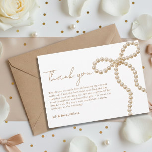 Tarjeta De Agradecimiento Chorro de Novia de Pearl Bow Ella Está Atando el N