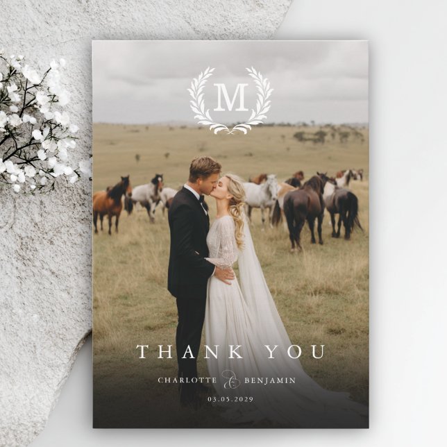 Tarjeta de agradecimiento con 2 fotos de monograma (Elegant Crest Monogram 2 Photo Thank You Card)