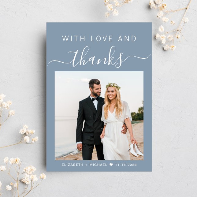 Tarjeta De Agradecimiento Con Amor Y Gracias Foto Dusty Blue Boda (Celebrate your love story with a thank you card showcasing your favorite wedding day photo)
