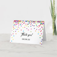 Confeti arcoiris rompen fiesta de cumpleaños