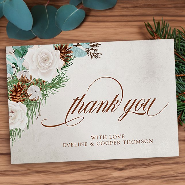 Tarjeta De Agradecimiento Cono de pino rústico y rosas blancas de invierno (Winter Wedding thank you card with elegant calligraphy, white roses, eucaluptus and pine)