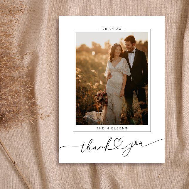 Tarjeta De Agradecimiento Corazón de letra 2 Foto Boda (Shown on a 5" x 7" card)