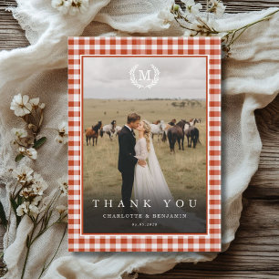 Tarjeta De Agradecimiento Cresta de monograma de gingham naranja-rojo 2 foto