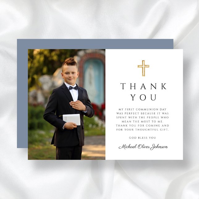Tarjeta De Agradecimiento Cruz religiosa azul polvoriento niño primera comun (Dusty Blue Religious Cross Boy First Communion Thank You Card)