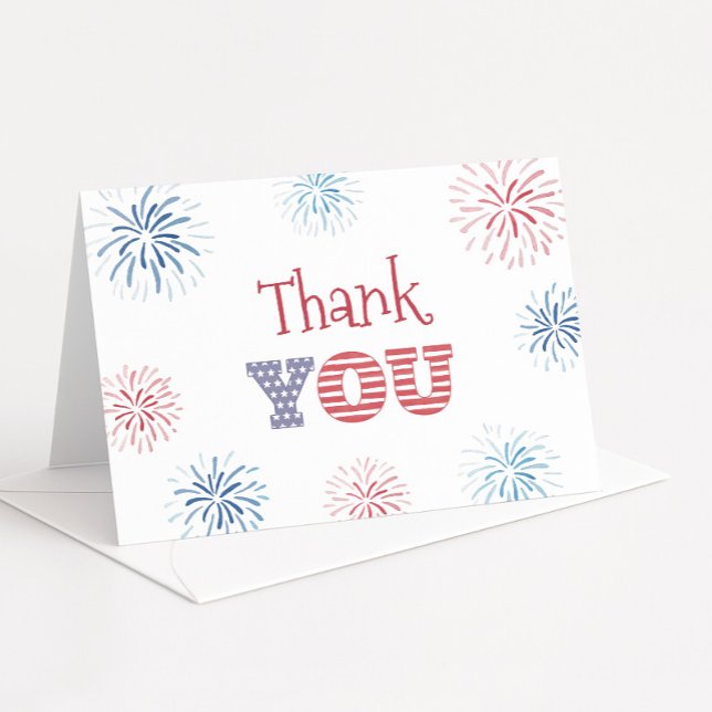 Tarjeta De Agradecimiento Cumpleaños de julio rojo blanco y azul patriótico (Red White and Blue fireworks thank you card design with USA flag detail)