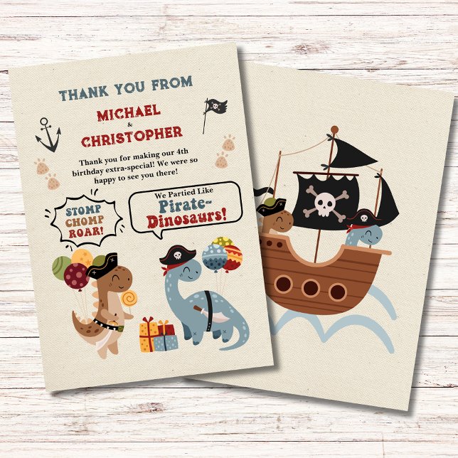 Tarjeta De Agradecimiento Cumpleaños de niño gemelo pirata dinosaurio Stomp  (Say Thank You to the guests of your twin boys Chomp Stomp Roar Pirate Dinosaur Birthday Party.)