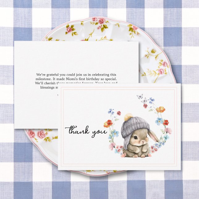Tarjeta De Agradecimiento Cumpleaños moderno de conejo lindo con flores silv (Modern Wildflower Cute Bunny First Birthday Thank You Card 3)