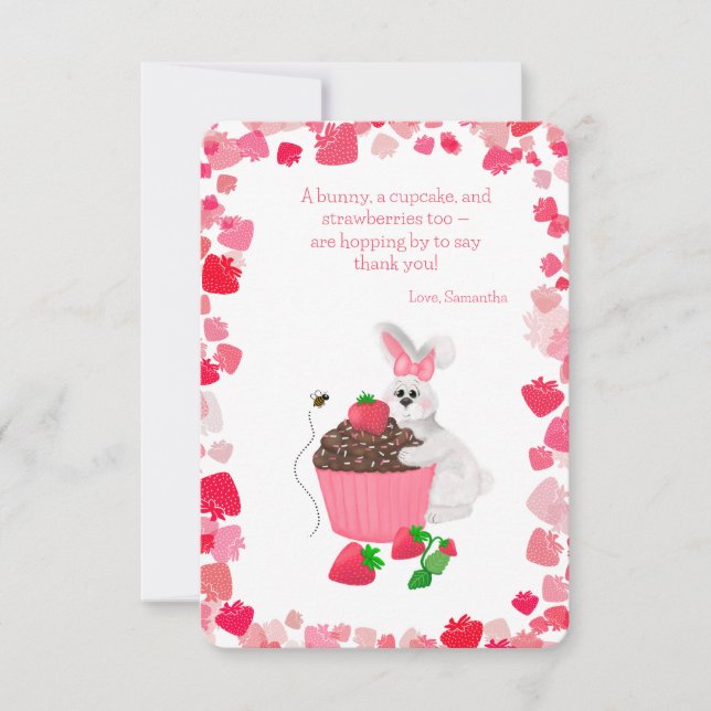 Tarjeta De Agradecimiento Cupcake de Cumpleaños de Fresa con Conejo Abrazand (Anverso)