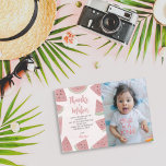 Tarjeta De Agradecimiento Cute gracias a una sandía de melón melón<br><div class="desc">Una tarjeta de agradecimiento moderna y de moda para los huéspedes con una temática de sandía rosa con la acuarela rosa de la sandía como fondo y una bonita foto de cumpleaños de su pequeña.</div>