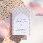 Tarjeta De Agradecimiento Cutie Pie Gingham Arch Fall Baby Shower<br><div class="desc">Una tarjeta de agradecimiento para coincidir con nuestra colección de Baby Shower A Little Cutie Pie Fall. Esta tarjeta doblada presenta un patrón de gingham con un overlay de boho. "Gracias" está escrito en una fuente caligráfica. Debajo, hay un mensaje de agradecimiento editable. Dentro de la tarjeta, hay un segundo...</div>