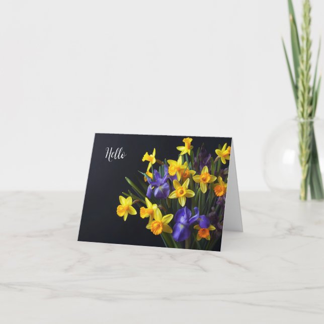 Tarjeta De Agradecimiento Daffodils e iris sobre un fondo oscuro (Anverso)