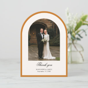 Tarjeta de agradecimiento de boda con foto de arco