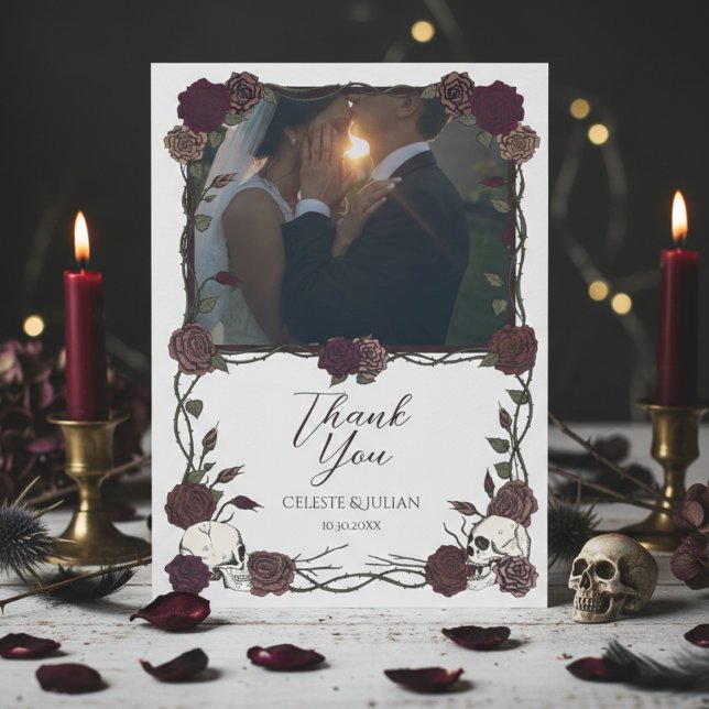 Tarjeta de agradecimiento de boda con foto de crán (Burgundy Soft Dark Floral Gothic or Whimsigoth Wedding Thank You Cards with Photo of Wedding Couple)