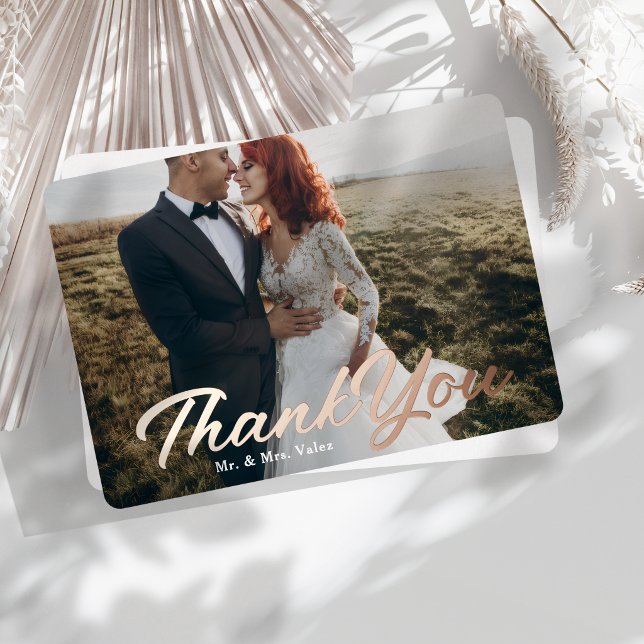 Tarjeta de agradecimiento de boda con foto real de (Real foil elevates your wedding photo making an elegant thank you design.)