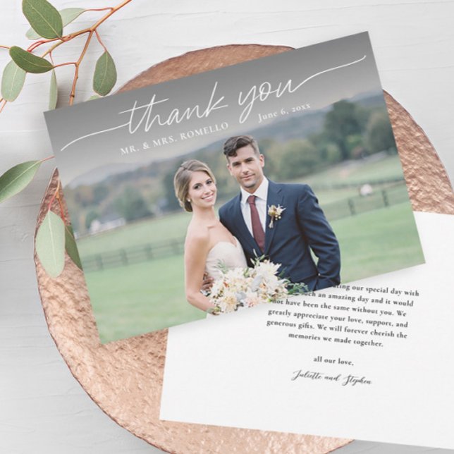 Tarjeta de agradecimiento de boda con foto simple  (Elegant simple photo overlay wedding thank you card with message from the couple on the back.)