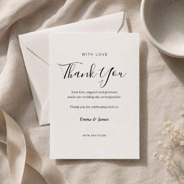 Tarjeta de agradecimiento de boda con letra script (Elegant script typography with timeless luxury wedding style.)