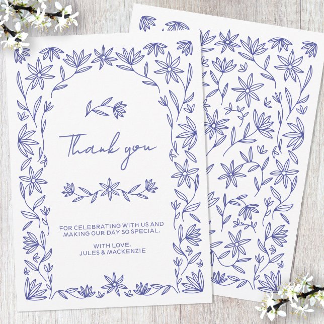 Tarjeta de agradecimiento de boda floral azul medi (Mediterranean blue and white wildflower arch wedding thank you card)