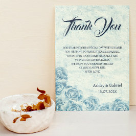 Tarjeta de agradecimiento de boda floral azul romá