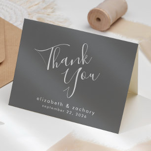Tarjeta de agradecimiento de boda gris con letra m